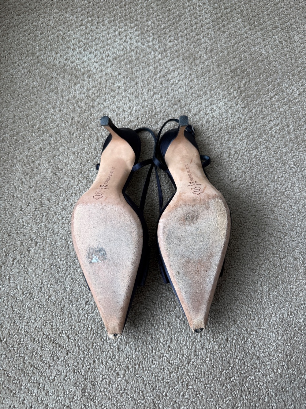 Manolo Blahnik Dark Navy Satin Pointed-Toe Slingback Pumps with Bow size 39.5 - Picture 4 of 10